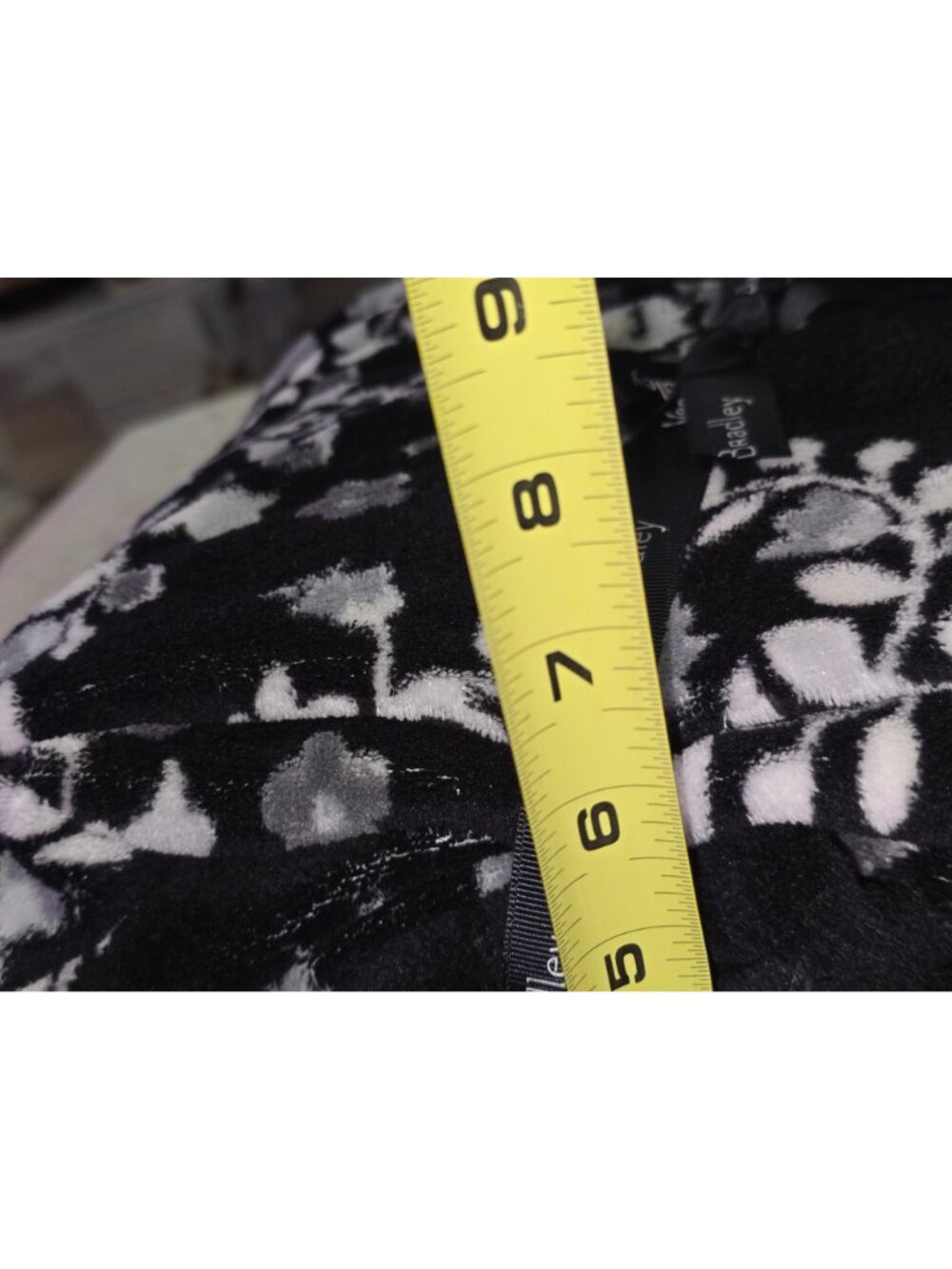 NWT Vera Bradley Chandelier Noir Floral Throw Blanket 80" x 50" Black/White - Picture 10 of 10